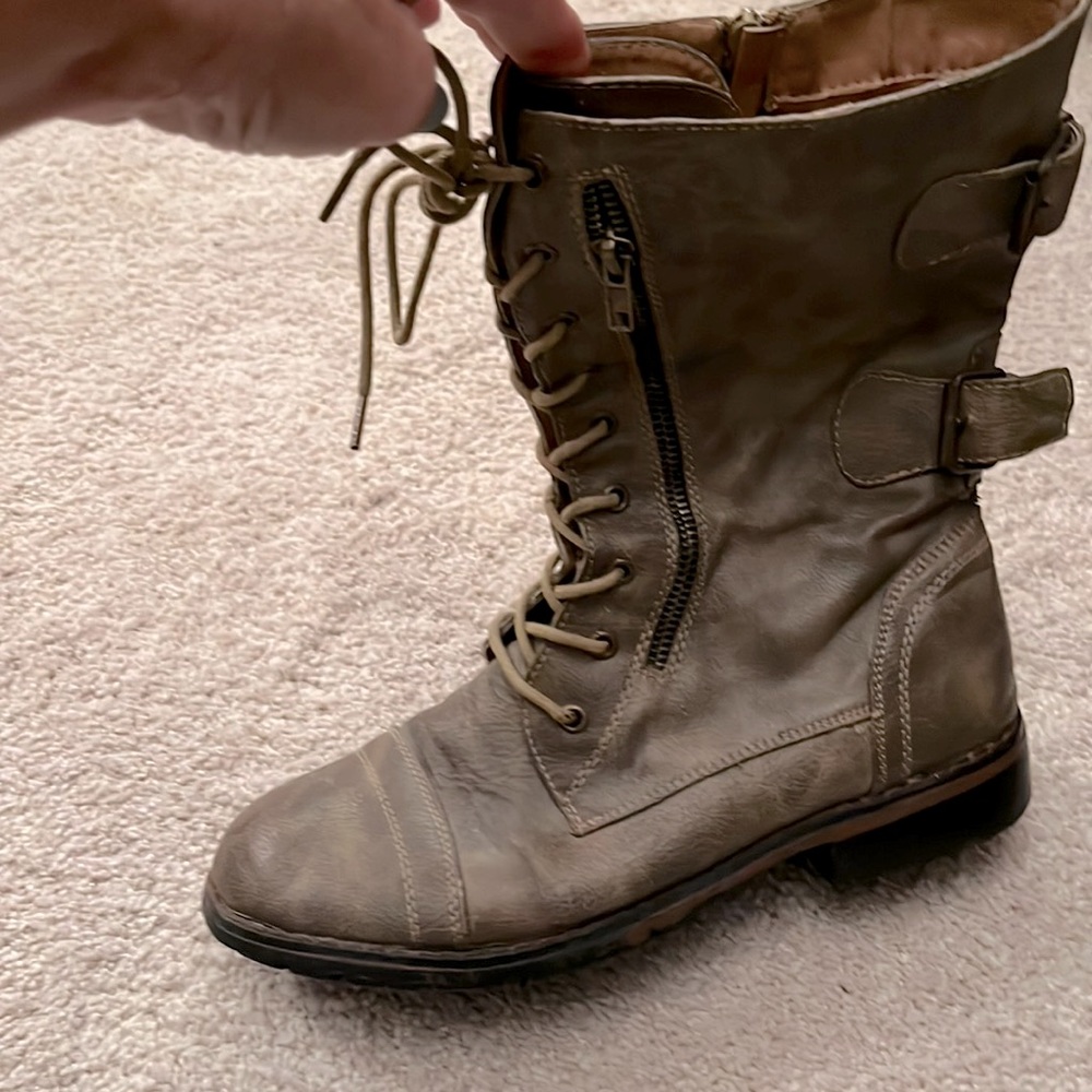 Cute distressed looking brown combat boots 8.5